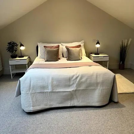 Apartment Osbourne House Pink 2 Bed, 2 And Half Bath