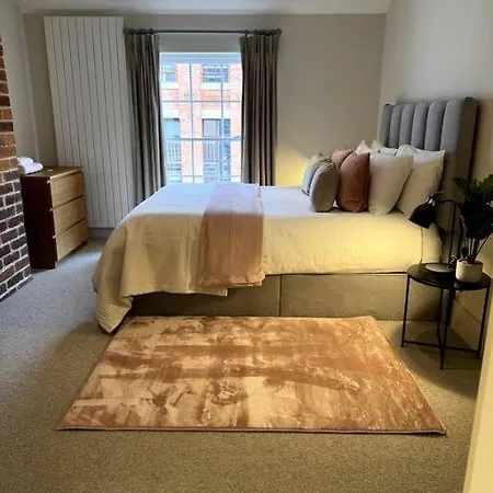 Osbourne House Pink 2 Bed, 2 And Half Bath Apartment *