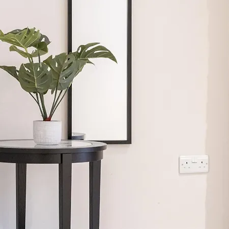 Osbourne House Pink 2 Bed, 2 And Half Bath Apartment Birmingham