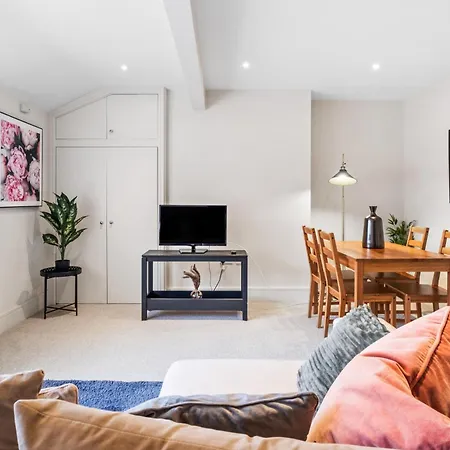 Osbourne House Pink 2 Bed, 2 And Half Bath Apartment *