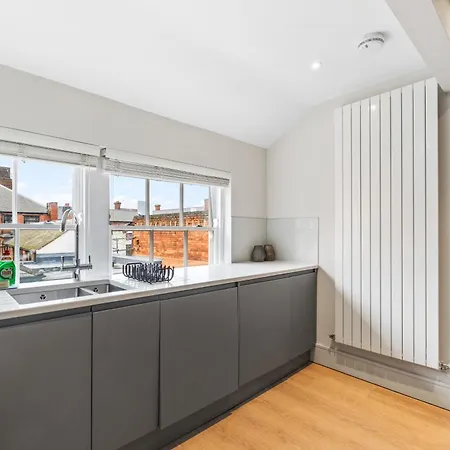 Osbourne House Pink 2 Bed, 2 And Half Bath * Birmingham