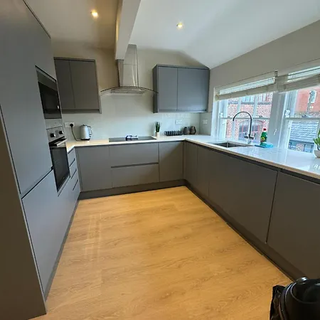 Osbourne House Pink 2 Bed, 2 And Half Bath Birmingham