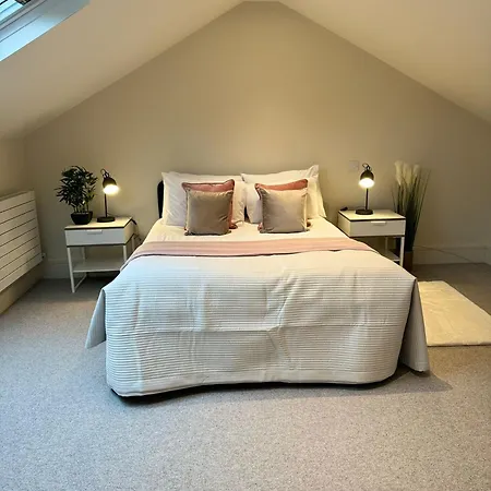 Apartment Osbourne House Pink 2 Bed, 2 And Half Bath *