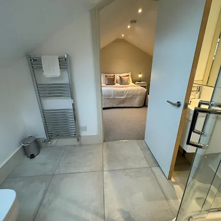 Osbourne House Pink 2 Bed, 2 And Half Bath