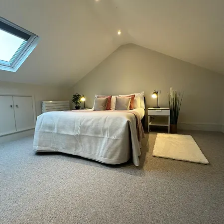 Osbourne House Pink 2 Bed, 2 And Half Bath