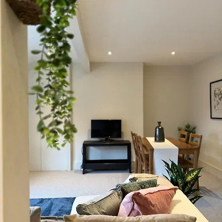 Apartment Osbourne House Pink 2 Bed, 2 And Half Bath