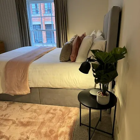 Osbourne House Pink 2 Bed, 2 And Half Bath Apartment *