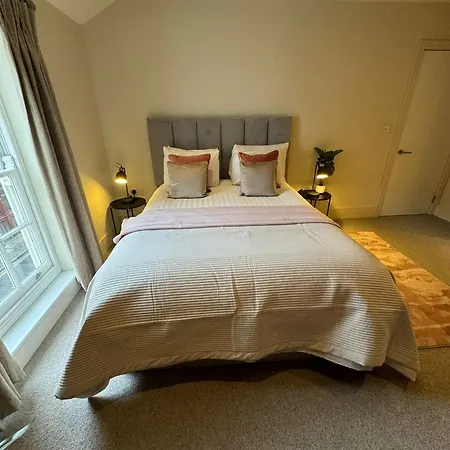 Osbourne House Pink 2 Bed, 2 And Half Bath Apartment Birmingham