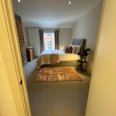 Osbourne House Pink 2 Bed, 2 And Half Bath Apartment